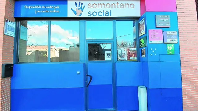 Entrada del centro Somontano Social, en funcionamiento desde 1998.