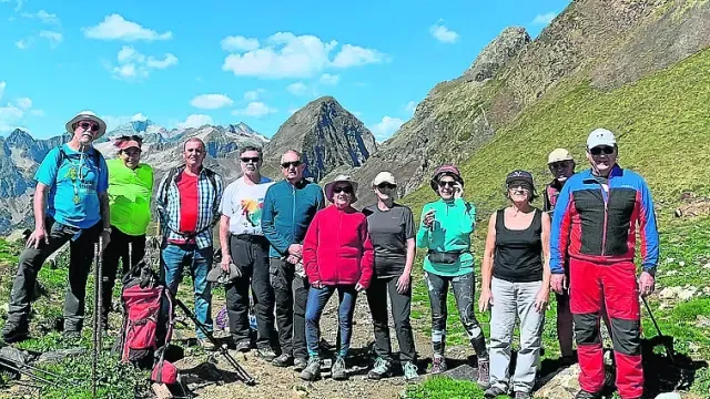 Grupo de Peña Guara que realizó la excursión por el pico de Salvaguardia y los portillones de Benasque.