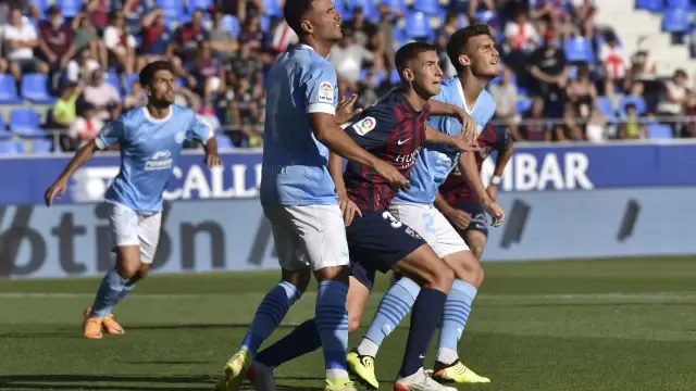 Pablo Tomeo en el último partido contra el Málaga en El Alcoraz.