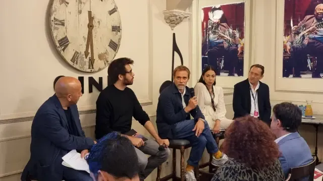 Directores que han rodado en Aragón participaron en una mesa redonda.