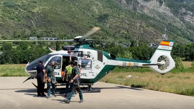 Helicóptero de la Guardia Civil para rescates en montaña,