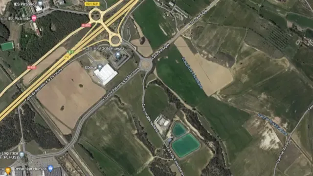 Vista aérea del Centro de Empresas e Innovación (CEEI) de Aragón las balsas próximas a este espacio.