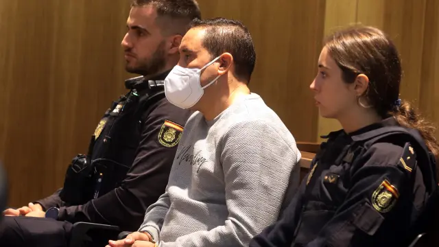 El acusado por el crimen de Hassna, en la Audiencia Provincial de Huesca.