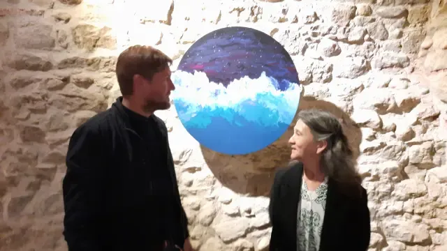 Marcel Iglesias con Marta Dyigme en la exposición.