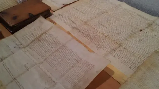 Documentación histórica entregada por Patrimonio al Ayuntamiento de Cantavieja.