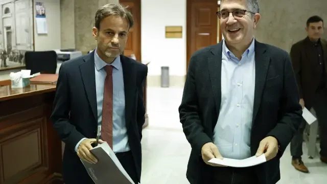 Patxi López y Jaume Asens registraron este viernes la proposición de ley.