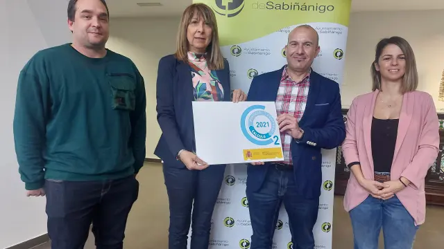 Héctor Lanaspa, Berta Fernández, Carlos Gabarra y Alejandra Gimeno, en la entrega del sello “Calculo”.