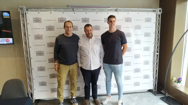 José Nolasco, Manuel Solanilla e Ian Moya, en el Hotel Abba Huesca.