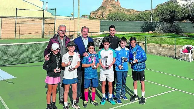 Foto de los campeones y finalistas en el Campeonato de Aragón Benjamín en Monzón.