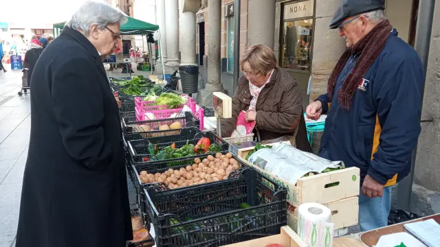 Los últimos tomates rosa de Barbastro de la campaña se vendieron el sábado pasado en la plaza del Mercado.
