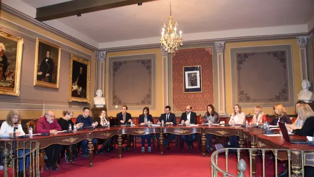 Concejales del ayuntamiento de Barbastro en el último Pleno Municipal de 2022.