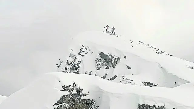 Esquiadores de montaña esta semana en Punta Ruego, en la comarca de Sobrarbe.
