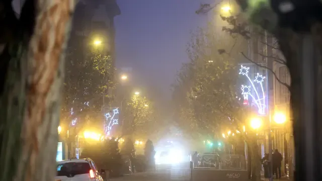 La intensa niebla ha vuelto a ser protagonista en la jornada de hoy en Huesca.