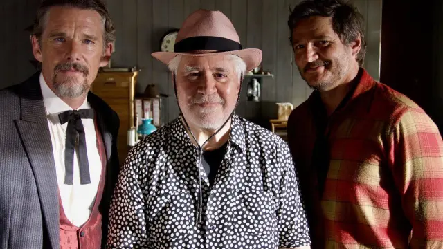 Ethan Hawke, Pedro Almodóvar y Pedro Pascual, en la grabación de ‘Extraña forma de vida’.