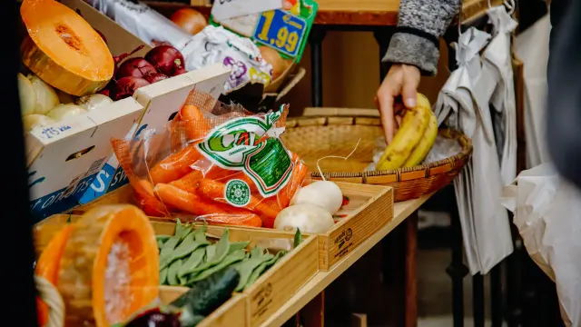 Los alimentos volvieron a ser el grupo más inflacionista al acabar el año, con un encarecimiento del 16,8 %.