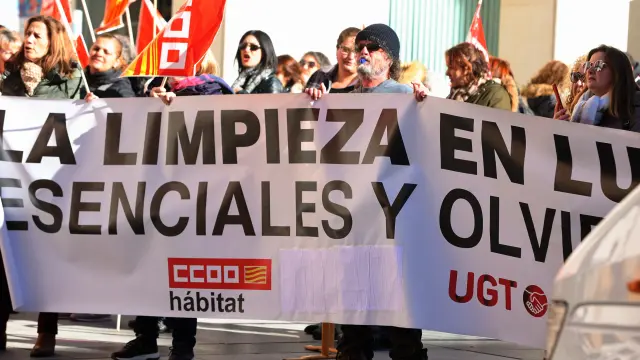Los trabajadores del sector protestaron el jueves y este viernes se concentran en la plaza de Navarra.