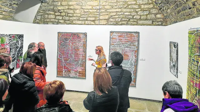 Silvia Alcalá ofreció una visita guiada a la exposición coincidiendo con su inauguración.