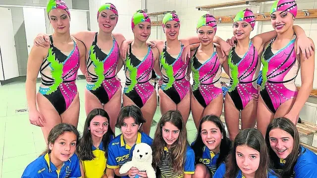 Las nadadoras del CPC Somontano que compitieron en Oviedo.