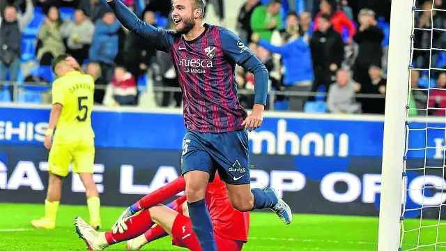 Blasco celebra el tanto de la victoria en el partido de casa ante el Villarreal B.