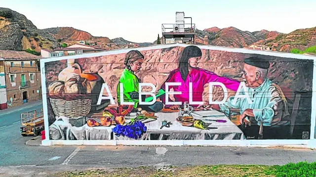Mural que da la bienvenida a Albelda.