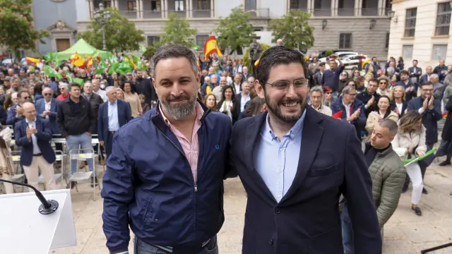 El líder de Vox, Santiago Abascal, en Teruel, junto al candidato a la presidencia del gobierno de Aragon por Vox Alejandro Nolasco.