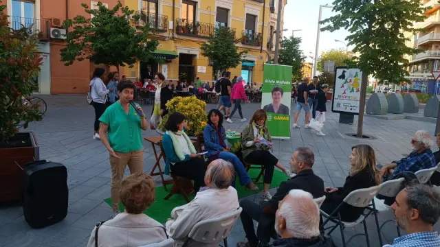 Charla "Salud en todas las políticas" de Verdes Equo en la plaza Santo Domingo.