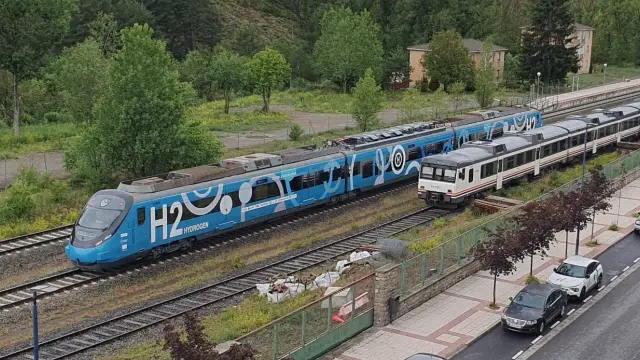 El “tren del hidrógeno” estaba estacionado este jueves por la mañana en Sabiñánigo.