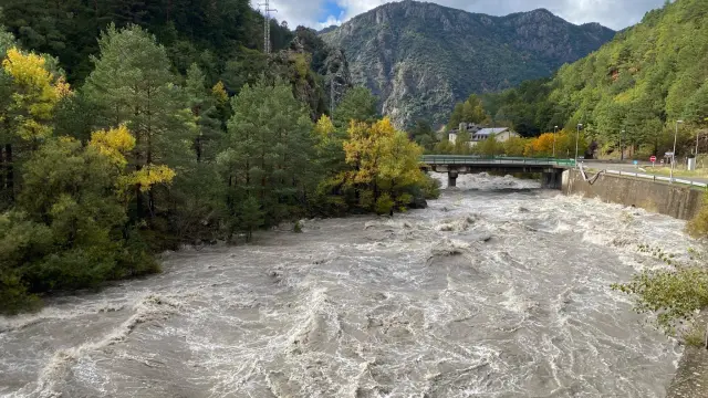 Caudal del río Cinca tras las crecidas de principios del mes de noviembre.