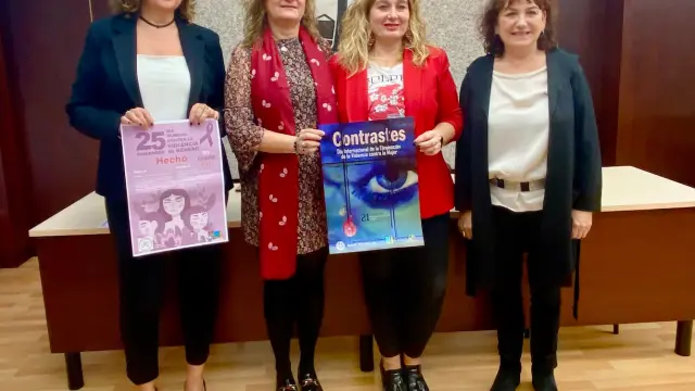 Loli Marco, Isabel Castillo, Olvido Moratinos y Mª Victoria Mora, en la sede comarcal de Jaca.