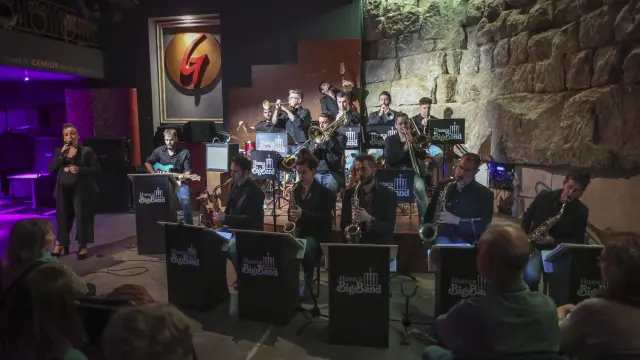 Homenaje de la Huesca Big Band a Noe Rodríguez (izquierda)
