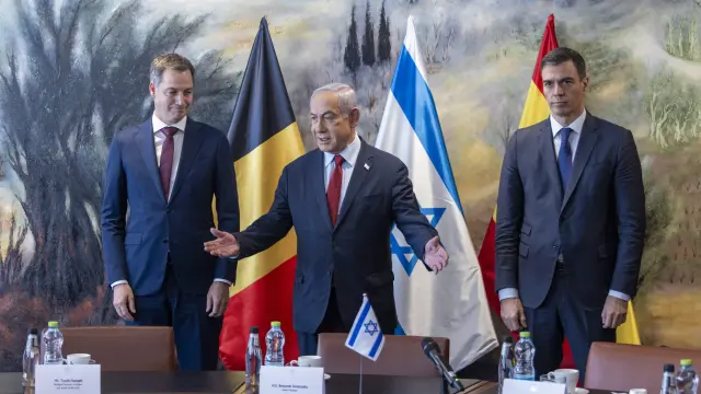 Alexander de Croo, Benjamin Netanyahu y Pedro Sánchez durante su encuentro.