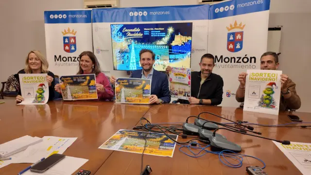 Paola Omenat, Sonia Bastinos, Isaac Claver, Jairo Sánchez e Ismael Ariño, en la presentación.