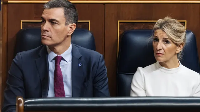 El presidente del Gobierno, Pedro Sánchez, y la vicepresidenta segunda y ministra de Trabajo y Economía Social, Yolanda Díaz.