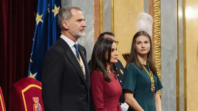 El Rey Felipe; la Reina Letizia y la princesa Leonor durante la Solemne Sesión de Apertura de las Cortes Generales de la XV Legislatura en el Congreso de los Diputados.
