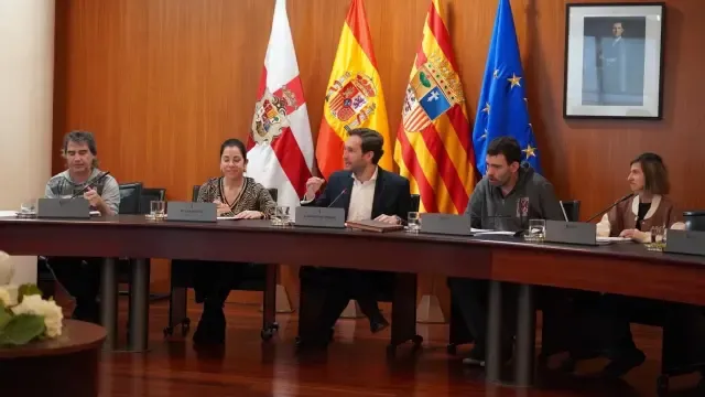 Imagen del pleno, con la presencia del presidente de la Diputación, Isaac Claver.