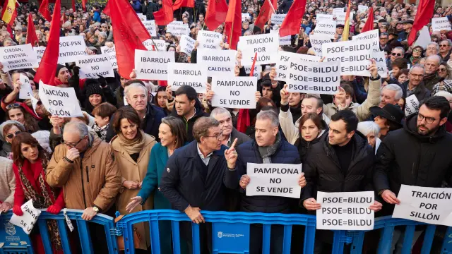 El PP visita Pamplona para pedir al PSOE que abandone el pacto realizado con Bildu