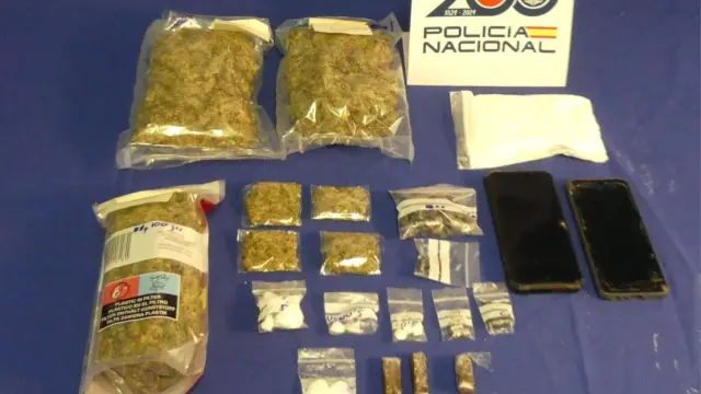La Policía Nacional detiene a un varón que transportaba gran cantidad de sustancias estupefacientes