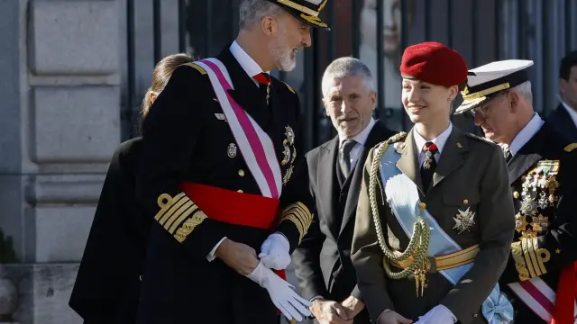 La princesa Leonor y el rey Felipe Vi, e ste sábado en la plaza de la Armería, del Palacio Real Durante la ceremonia de la Pascua Militar