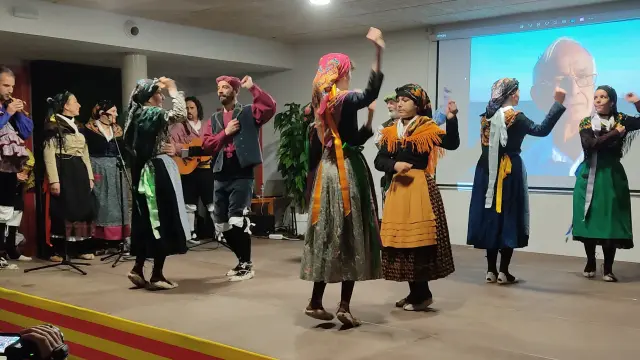 Biello Sobrarbe, grupo de bailes tradicionales que Ánchel Conte impulsó, cerró el homenaje.