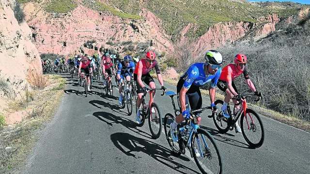 Arcas, tirando del pelotón en la Vuelta a Murcia.