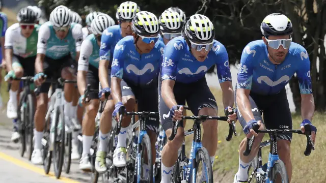 Los Movistar, con Samitier último de la fila, ayer en la última etapa del Tour de Colombia.