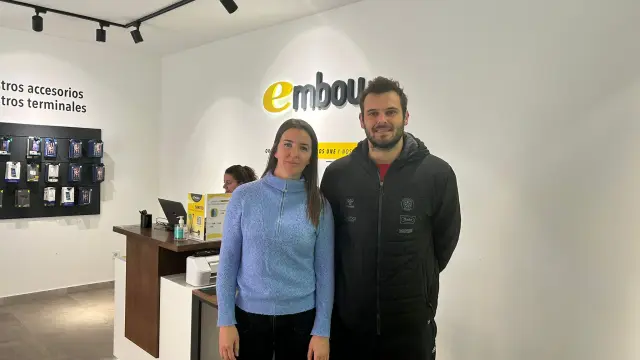 Marta Bainac y Rodrigo Benites, en la tienda Embou del Coso Alto