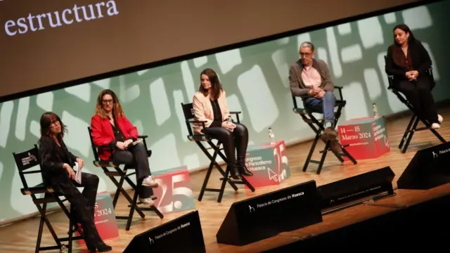 María Moya, Ana Ormaechea, Carmen Torrijos, Raúl Rivero y Clara González abordan el uso de la IA.