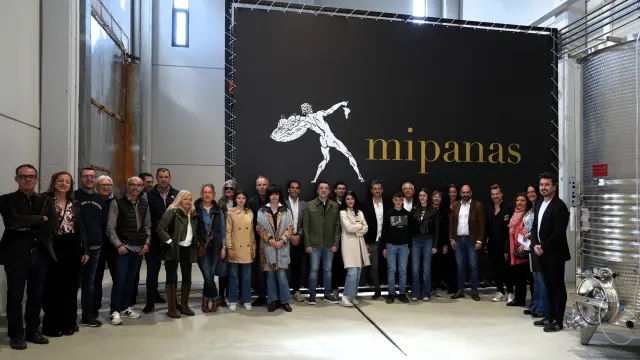 Empresa, autoridades e invitados en la presentación del nuevo espacio de Julián Mairal.