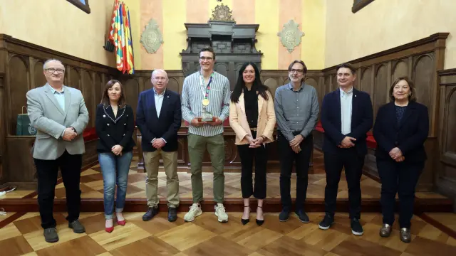 Christian Iguácel, fue reconocido por el Ayuntamiento de Huesca por su reciente oro mundial.