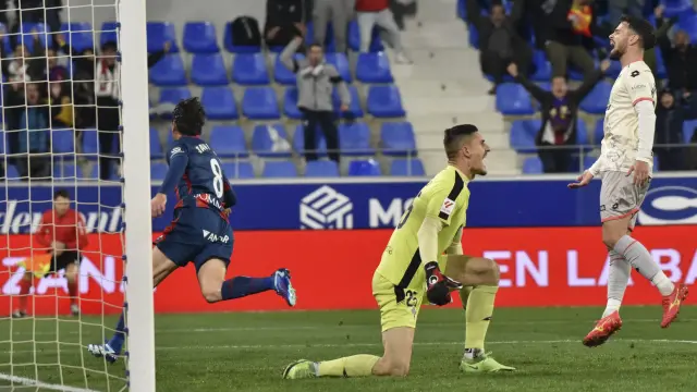 Javi Martínez marcó el gol de la victoria en El Alcoraz ante el Racing de Ferrol en la primera vuelta.