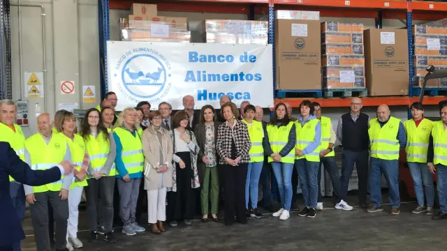 Visita de la reina Sofía al Banco de Alimentos de Huesca.
