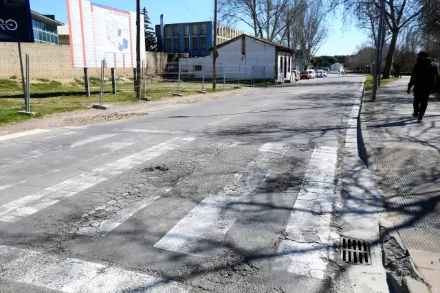 Estado actual del asfaltado en el Paseo Lucas Mallada.