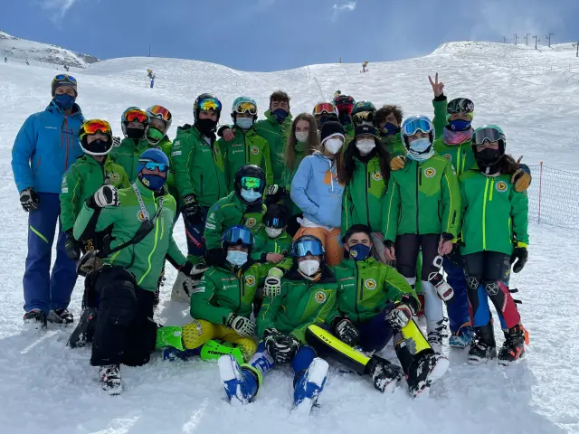 Integrantes del Panticosa Esquí Club.