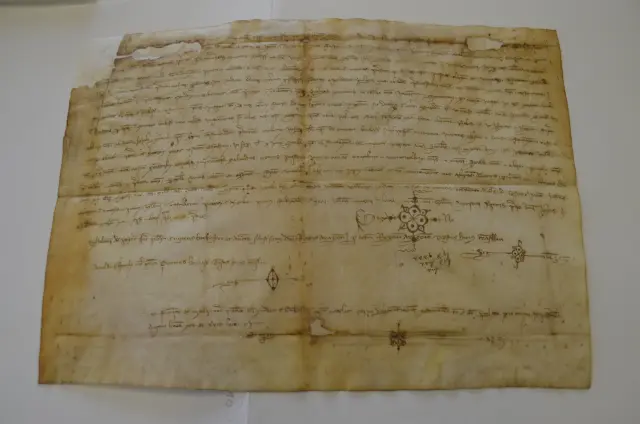 Pergamino del traslado notarial del Privilegio de Jaime II de Aragón ya restaurado.